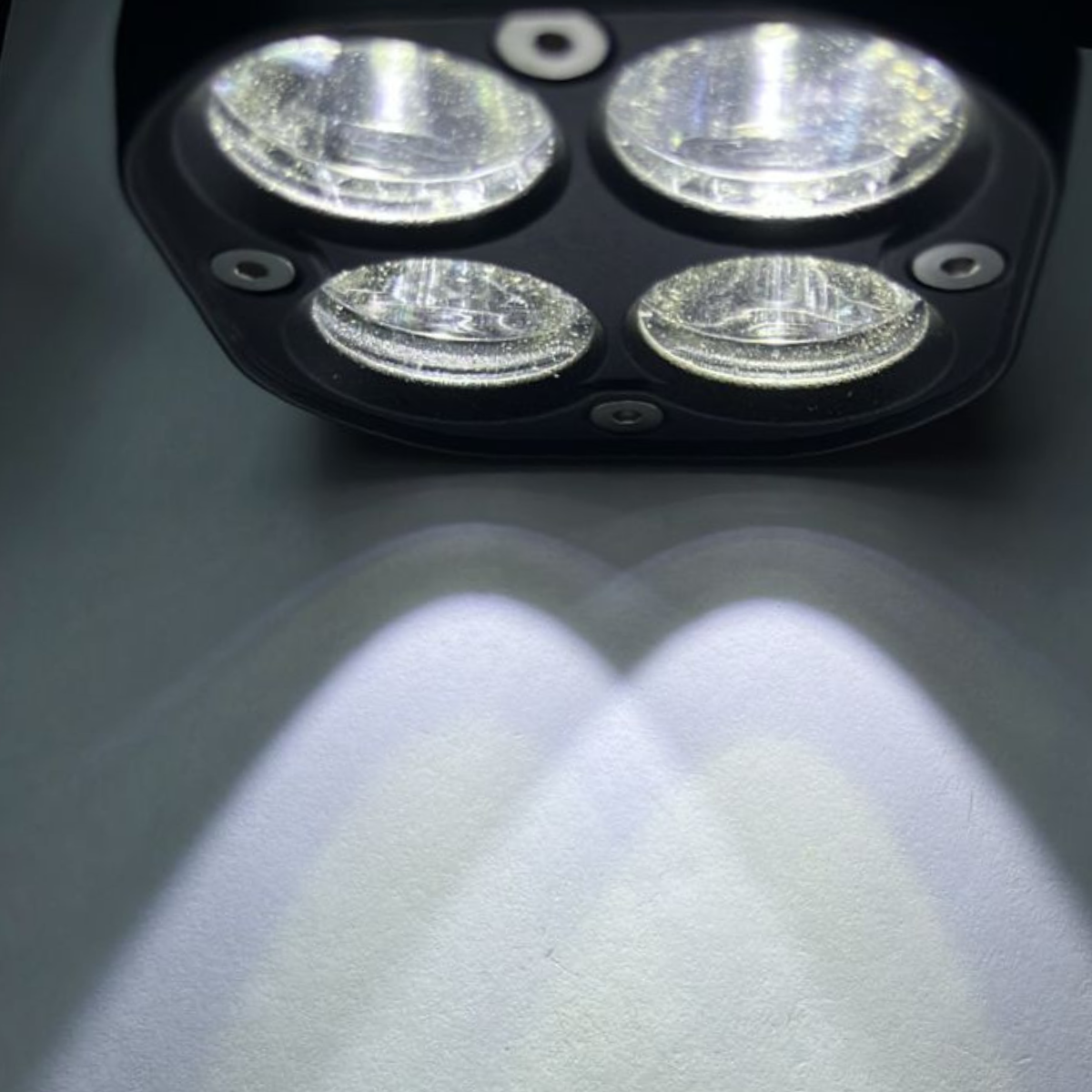 FARO 4 LED 20W CUADRADO LUZ BLANCA STOCK PAR