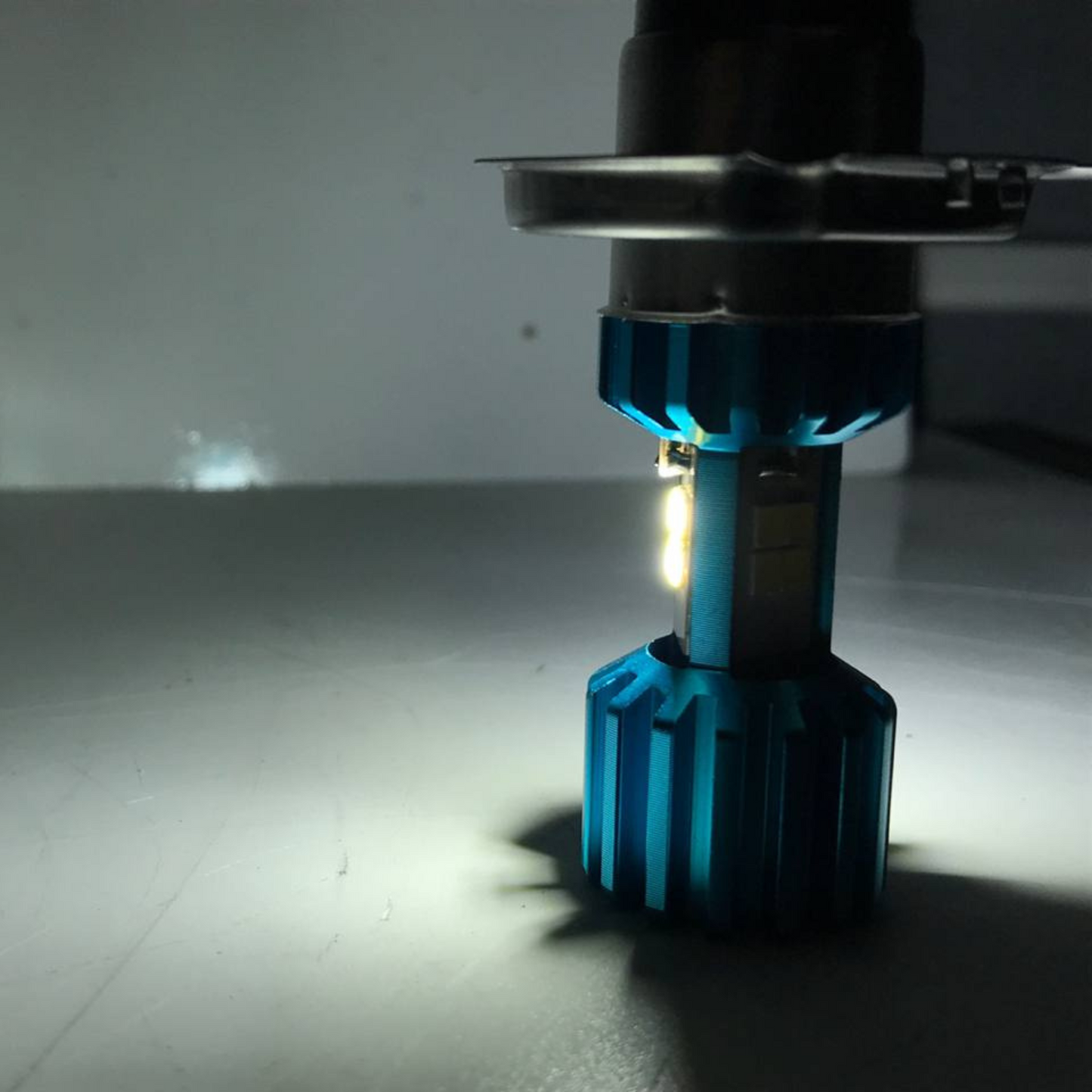 BOMBILLO FARO H4 STALLION 3 CARAS 12 LED PEQUEÑO